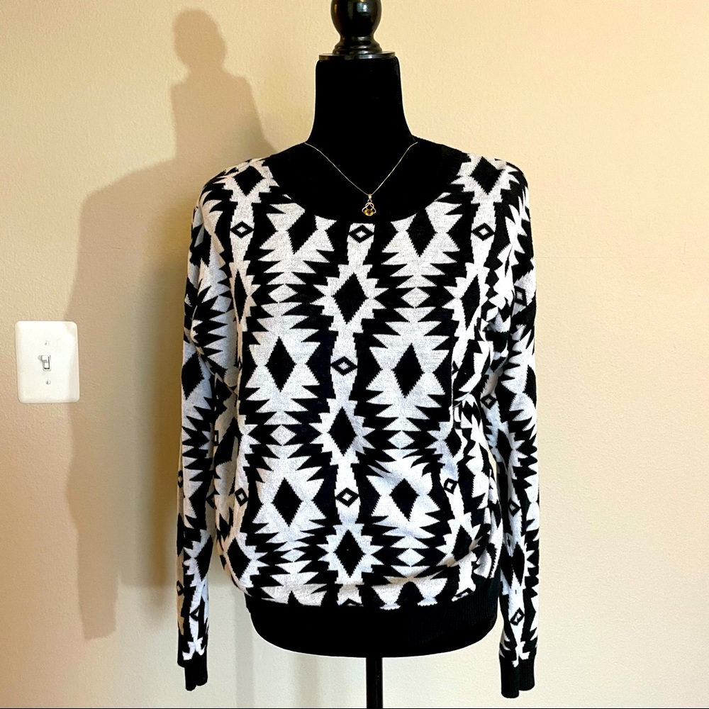 ❄️Aztec print sweater by F21❄️